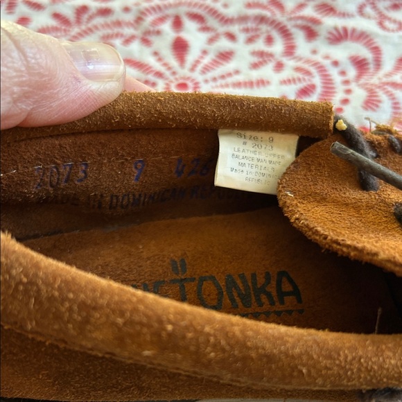 Minnetonka Moccasins Rich Brown Unisex Suede Moccasins Rubber bottoms Youth 9 - Picture 3 of 5